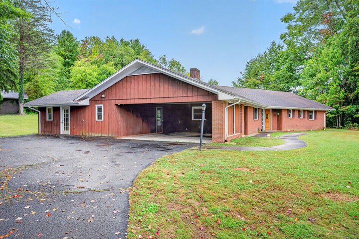 Property Photo: 61 Glenmont Rd VA 24381