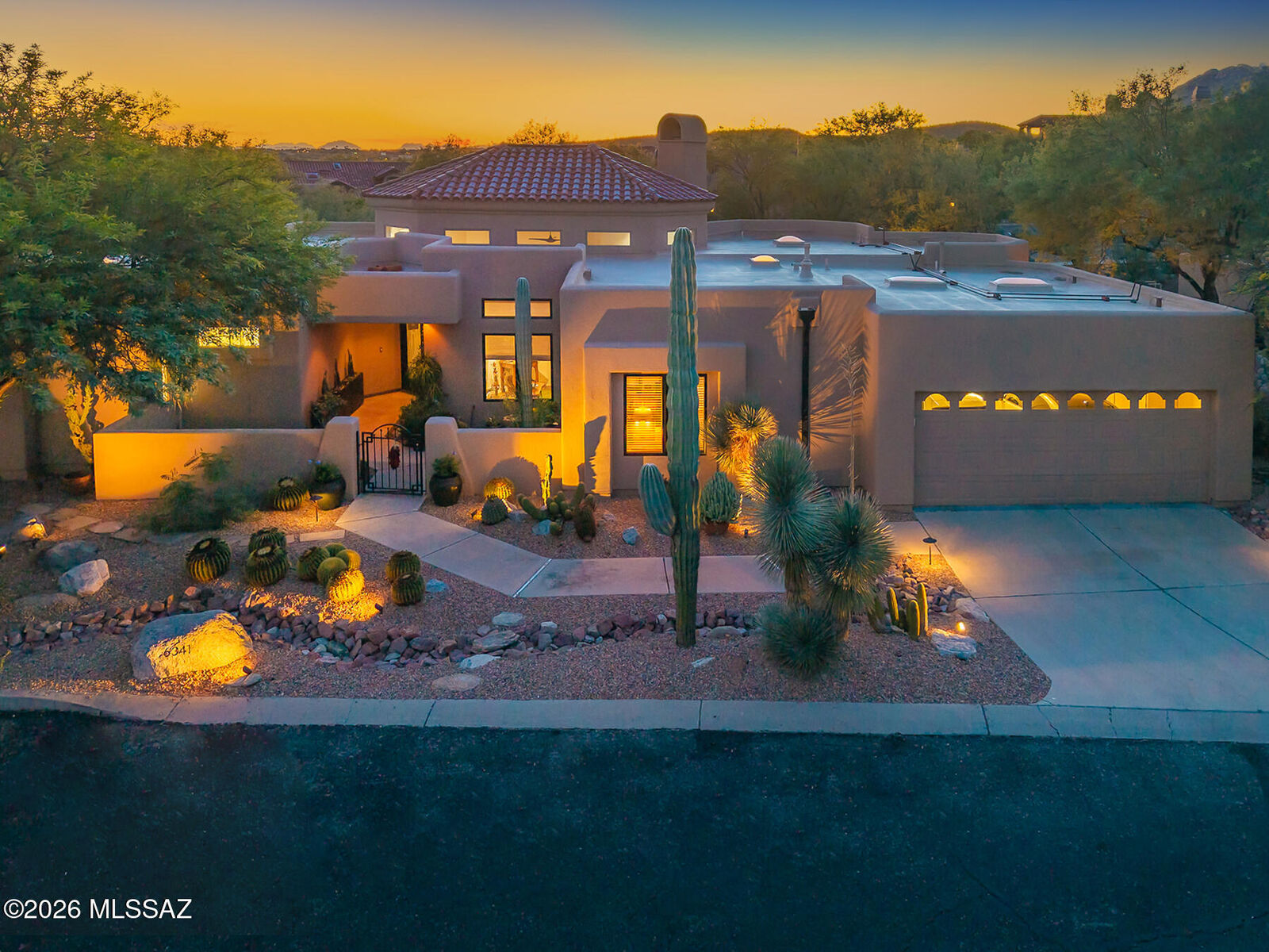 Property Photo:  6341 N Calle Noche Serena  AZ 85750 