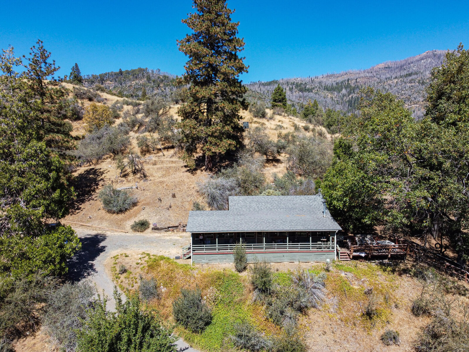 Property Photo: 427 Sutherland Drive CA 93265