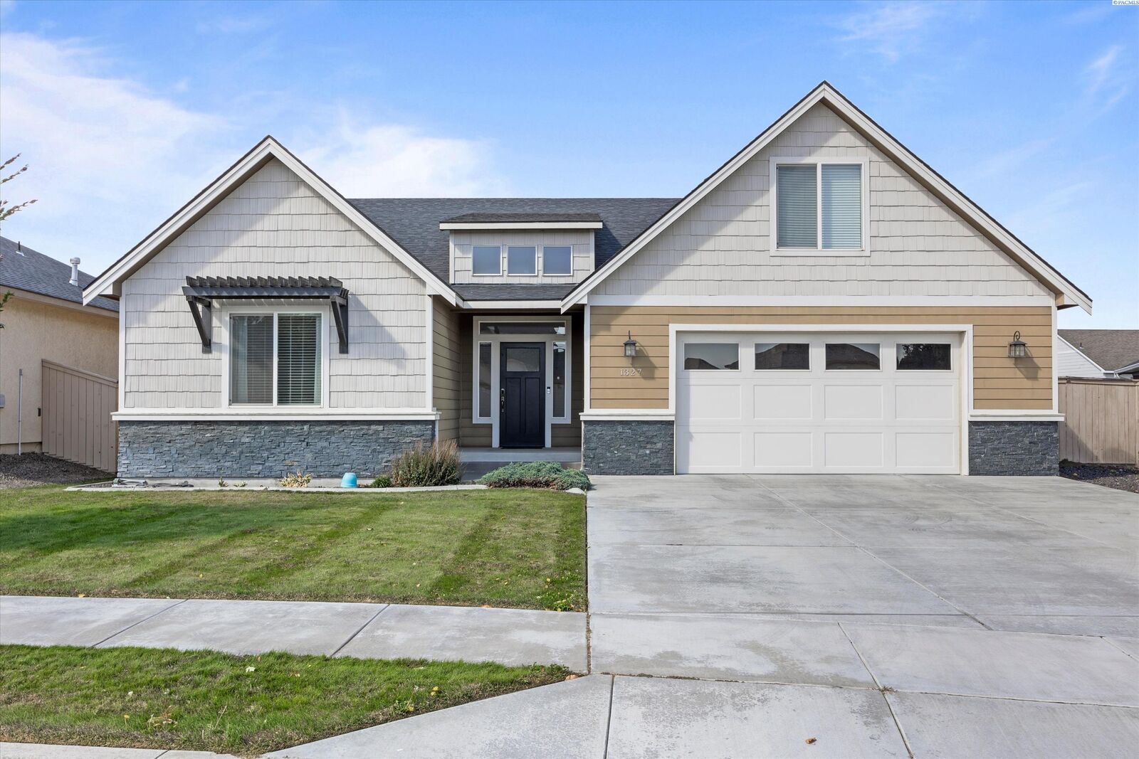 Property Photo:  1327 N Oklahoma Pl  WA 99336 