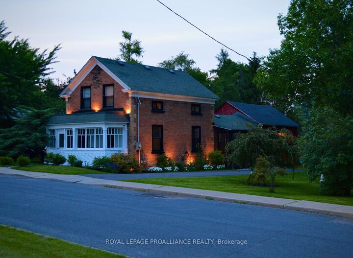 Property Photo:  346 Russell Street  ON K0E 1T0 