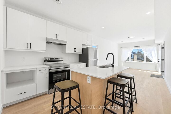 Property Photo:  108 Briscoe Street E  ON N6C 1X2 
