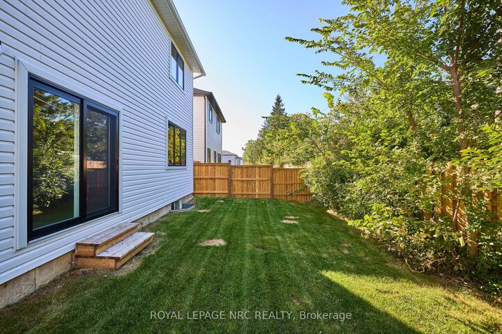 Property Photo:  185 Hodgkins Avenue  ON L2V 1M2 