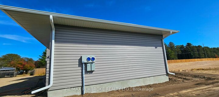 Property Photo:  32 Jade Avenue  ON K8H 0E5 