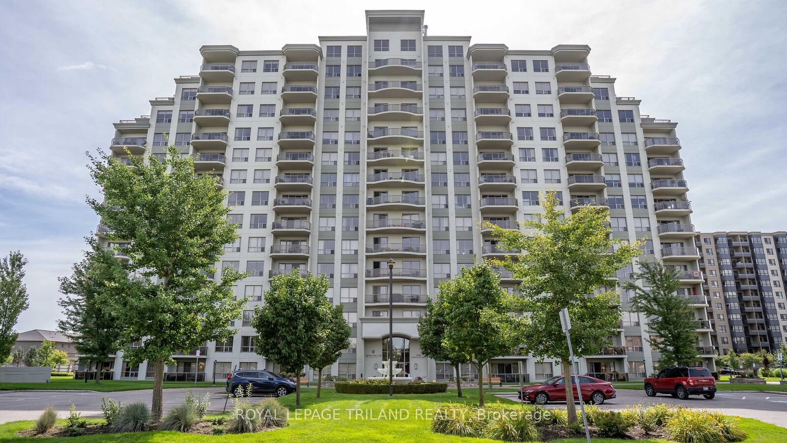 Property Photo:  1030 Coronation Drive 812  ON N6G 0G5 