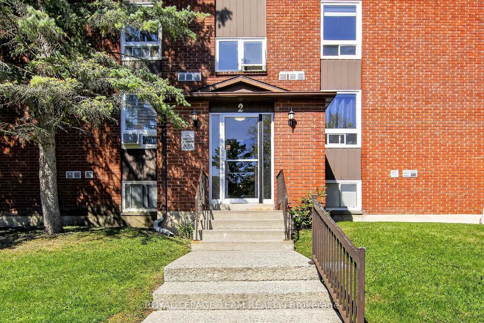 Property Photo:  2 Charlotte Place 21  ON K6V 6T4 
