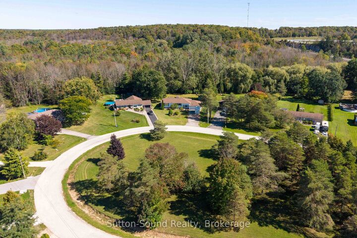 Property Photo:  130 Cearview Crescent  ON N4K 5N3 