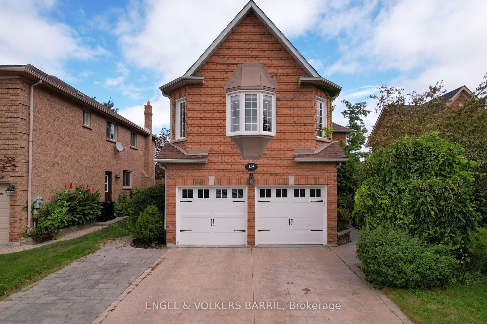 Property Photo:  19 Grand Forest Drive  ON L4N 7E7 
