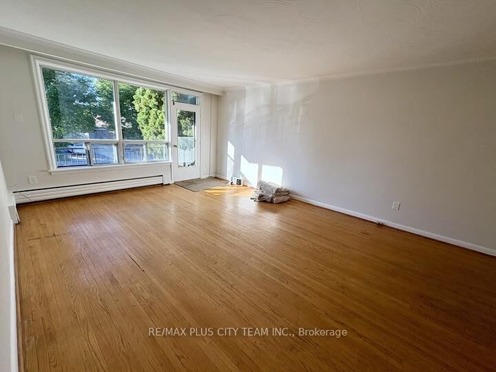 Property Photo:  44 Meadowbrook Drive 2  ON M6B 2S6 