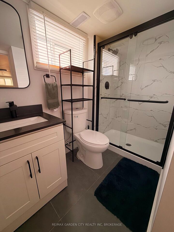 Property Photo:  5261 Buchanan Avenue  ON L2E 5A7 