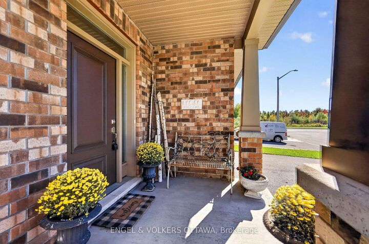 Property Photo:  715 Bunchberry Way  ON K1T 0J8 