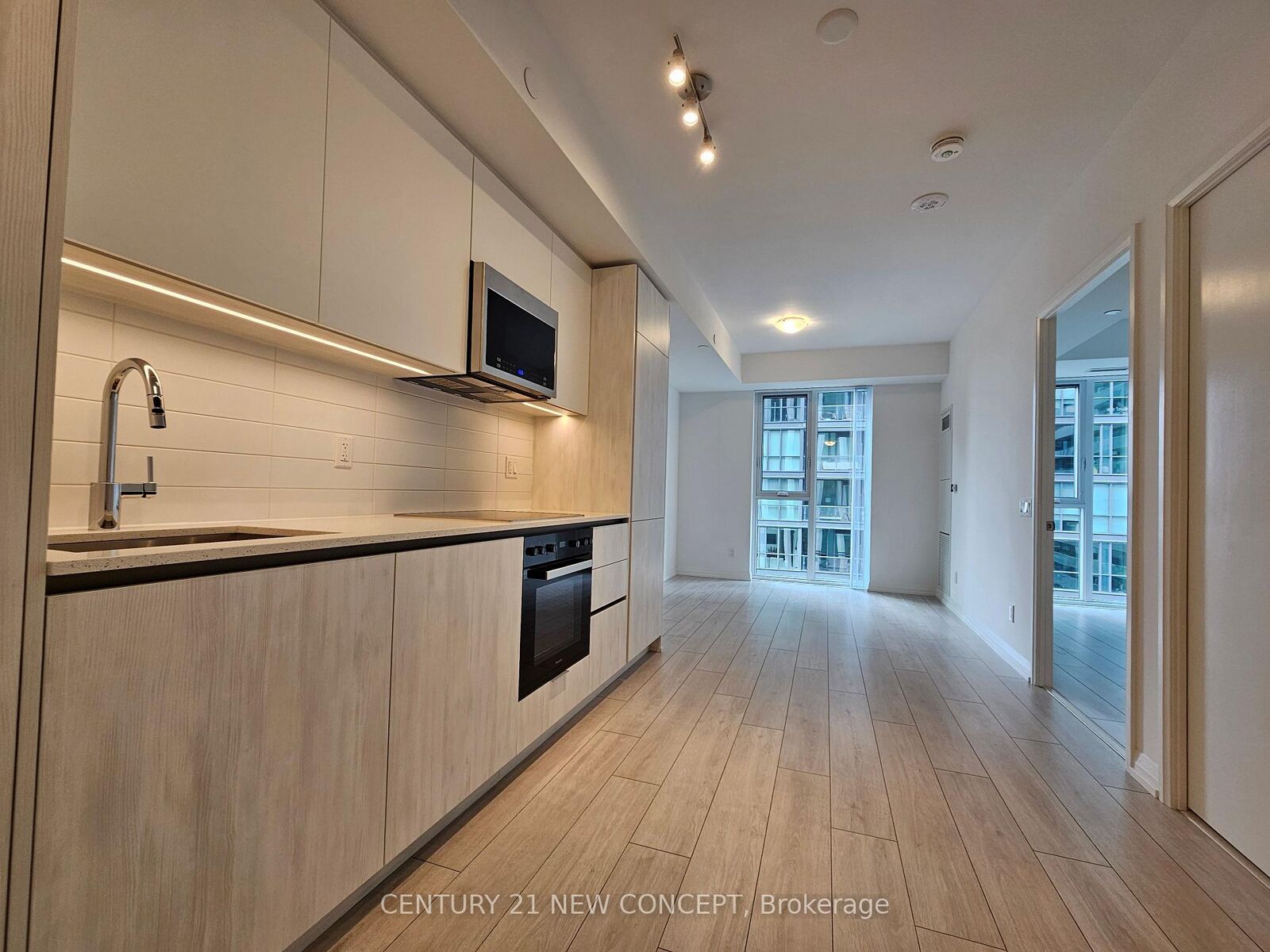 Property Photo:  400 King Street W 2619  ON M5M 0X8 