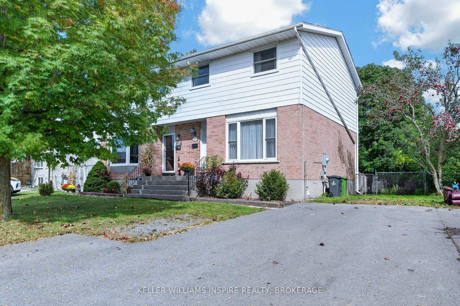 Property Photo:  1004 Old Colony Street  ON K7P 1K3 