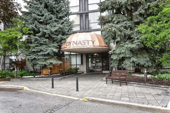 Property Photo:  40 Harding Boulevard W 305  ON L4C 9S5 
