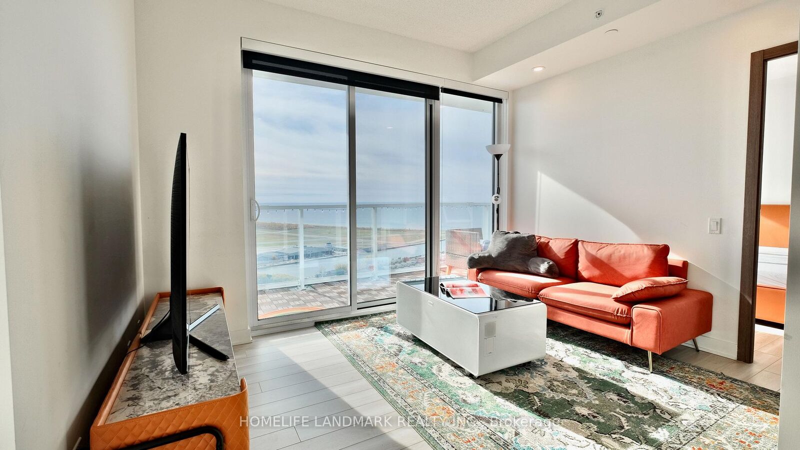 Property Photo:  17 Bathurst Street 4016  ON M5V 0N1 