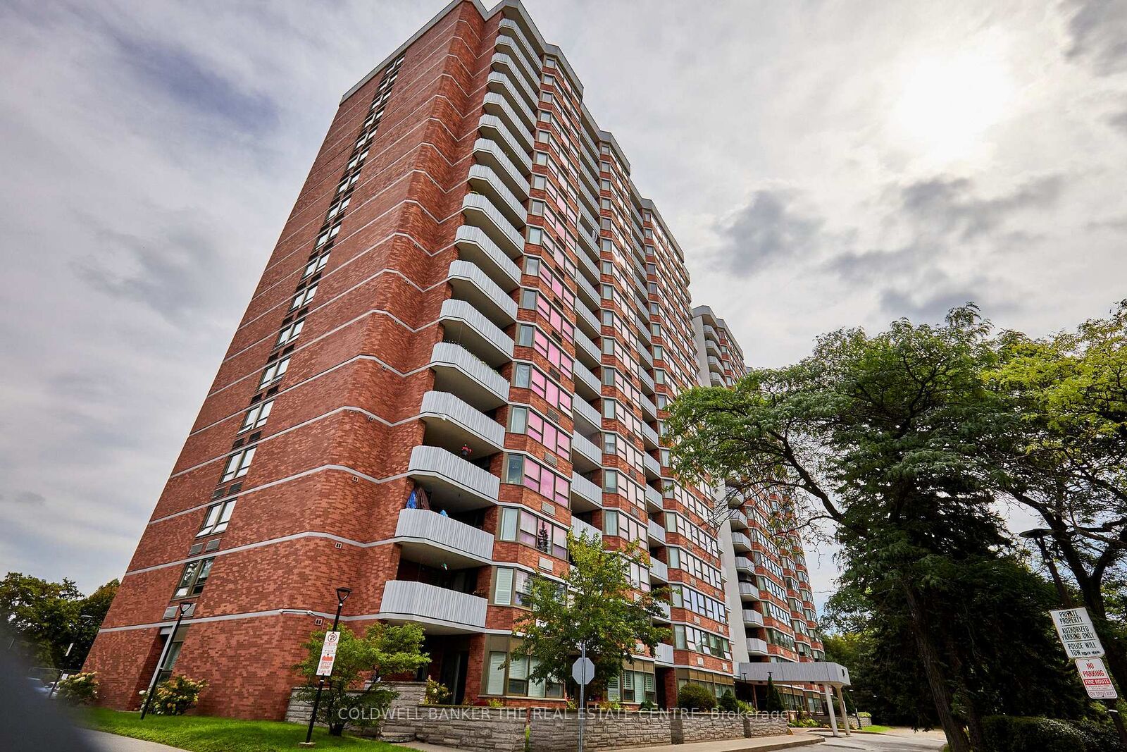 Property Photo:  121 Ling Road 202  ON M1E 4Y2 