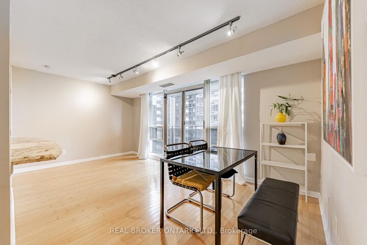 Property Photo:  153 Beecroft Road 2011  ON M2N 7C5 