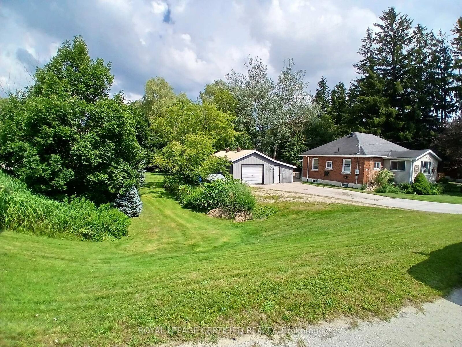 Property Photo:  883 7th Avenue  ON N4N 2K3 