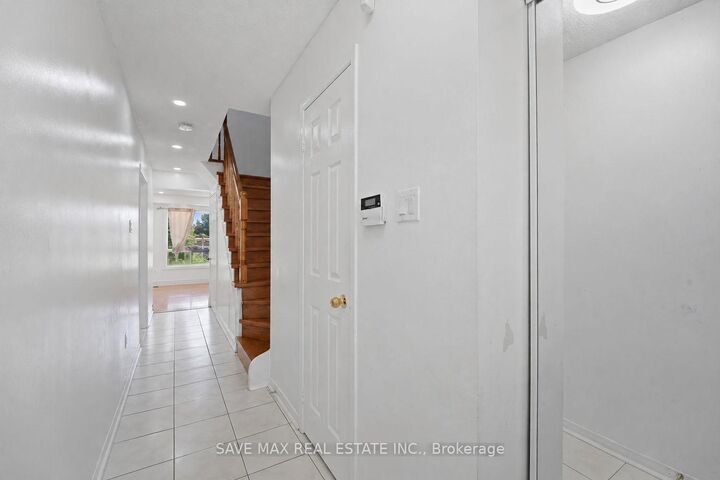 Property Photo:  39 Caruso Drive  ON L6Y 5B2 