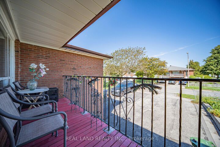 Property Photo:  37 Pawnee Avenue  ON M2H 3C6 