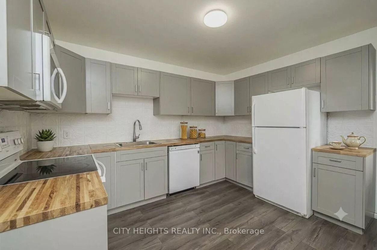 Property Photo:  510 Essa Road 44  ON L4N 7L5 
