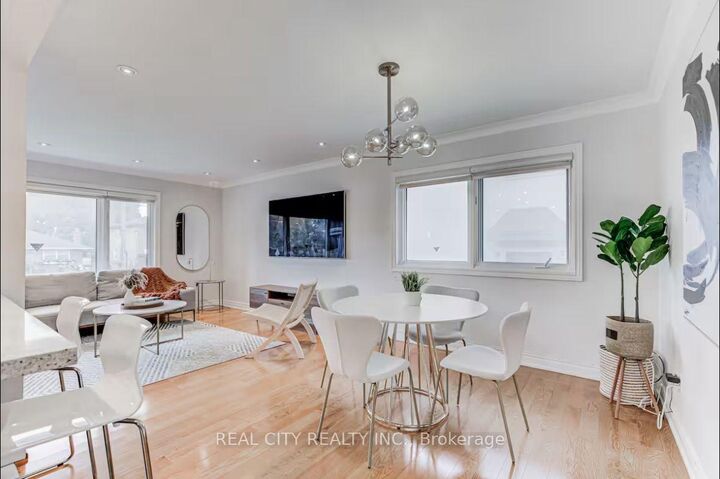 Property Photo:  96 Wyndcliff Crescent Main  ON M4A 2K2 