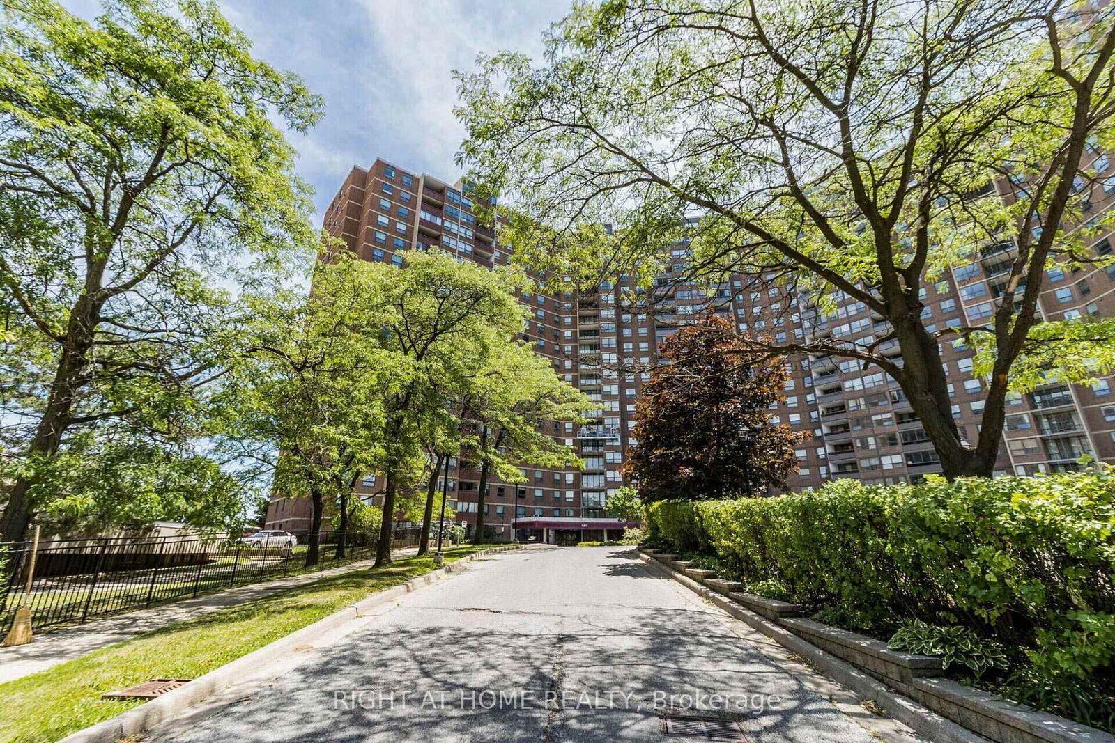 Property Photo:  627 The West Mall N/A 2010  ON M9C 4X5 