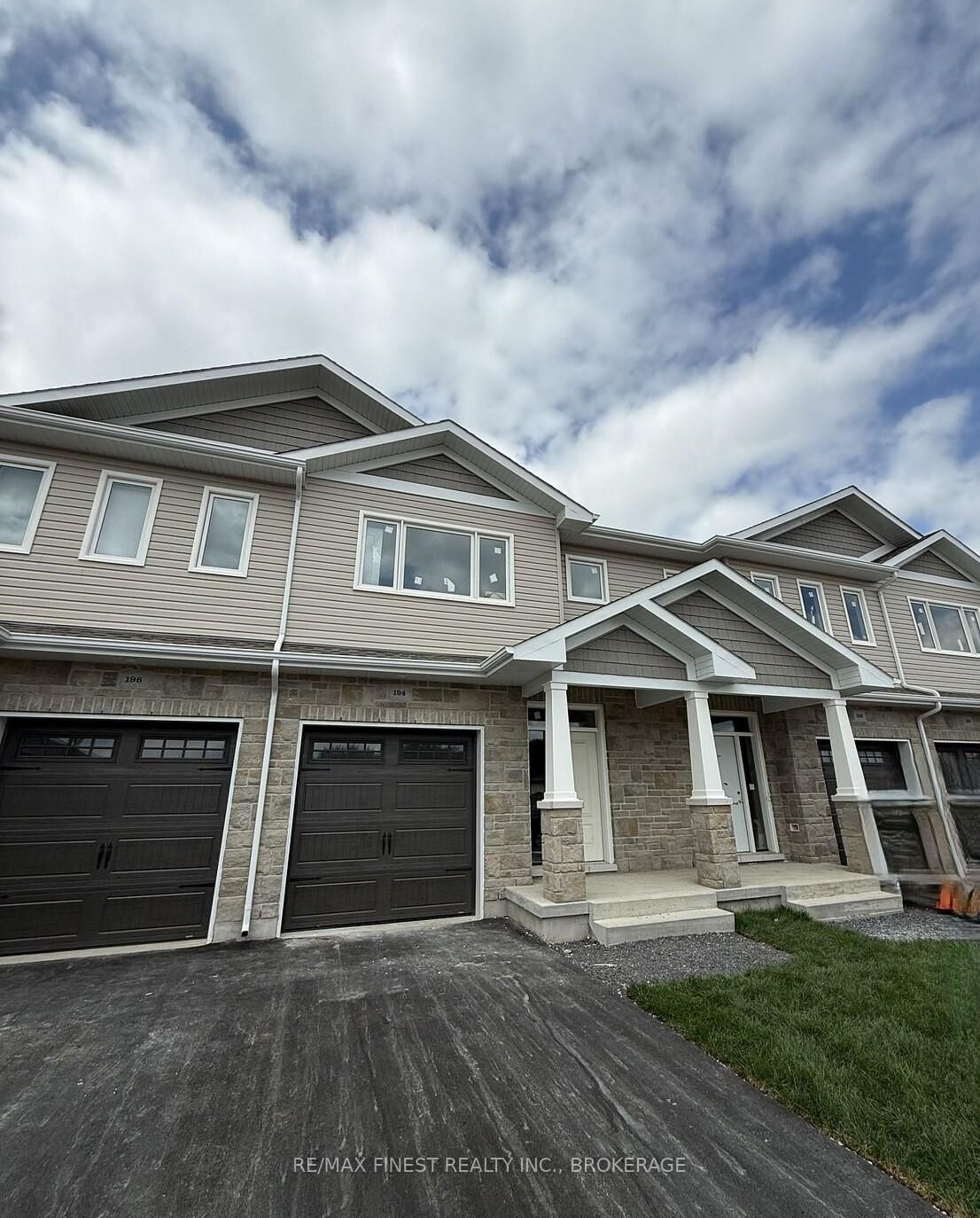 Property Photo:  192 Heritage Park Drive  ON K7R 3X8 