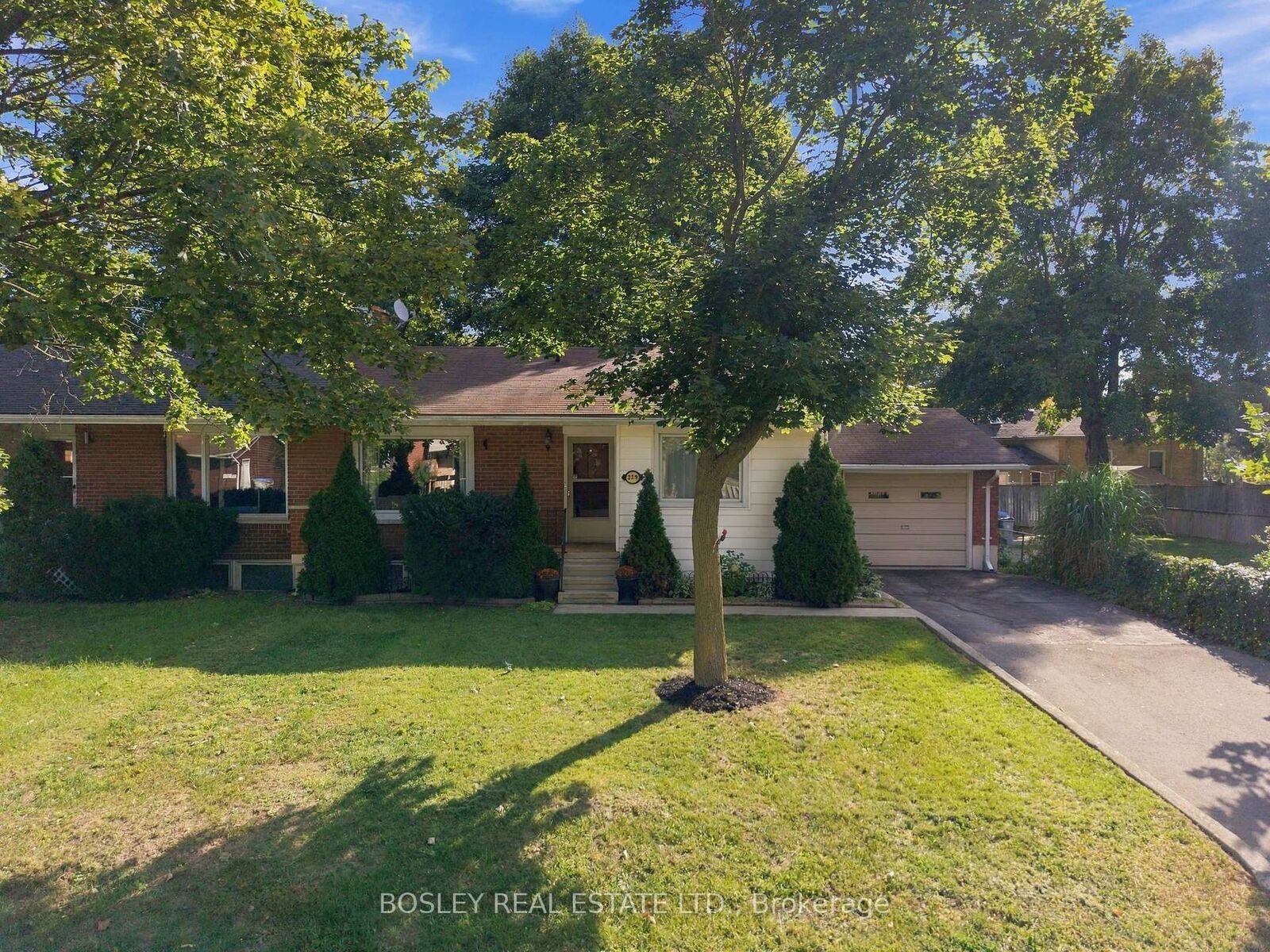 Photo de la propriété: 229 Drury Lane ON N7G 3E7