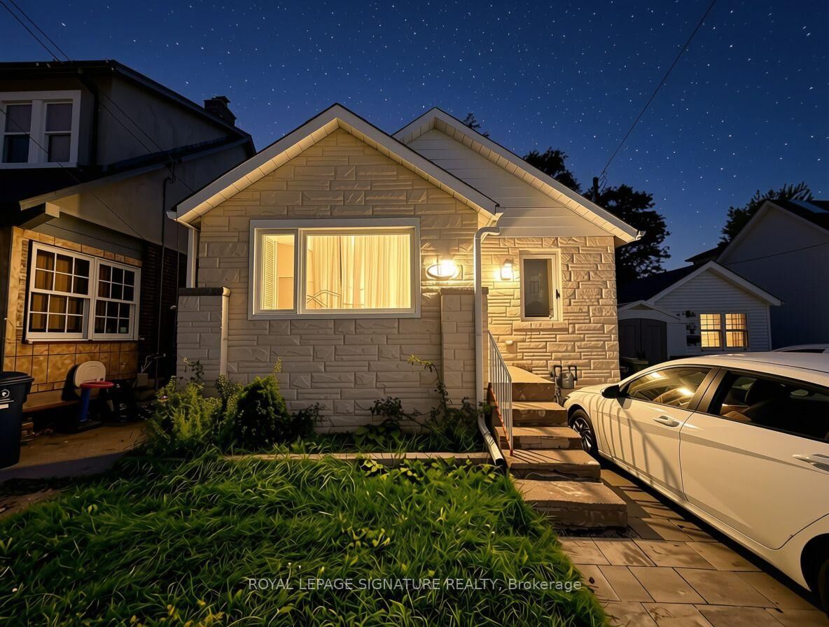 Property Photo:  118 Harding Boulevard Bsmt  ON M1N 3E2 