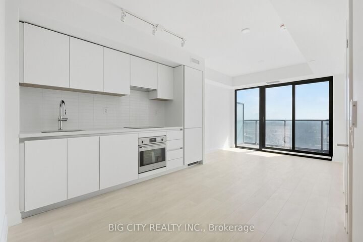 Property Photo:  25 Frederick Todd Way 2201  ON M4G 4E8 