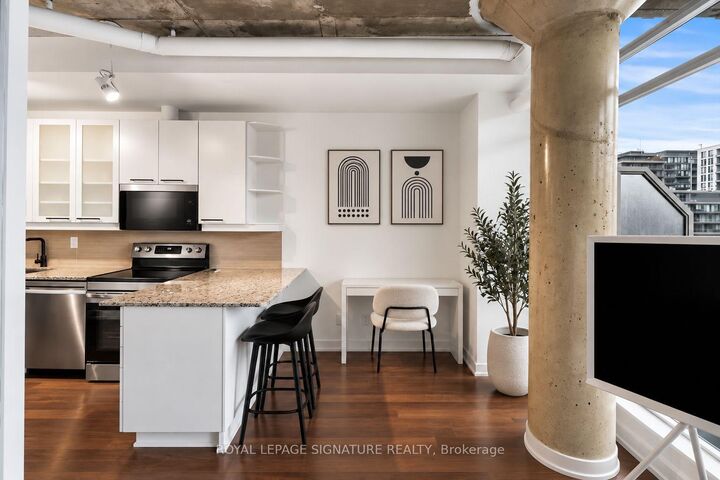 Property Photo:  66 Portland Street 807  ON M5V 2M8 