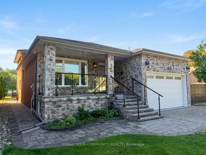 Property Photo:  31 Oak Avenue  ON L4C 6R5 