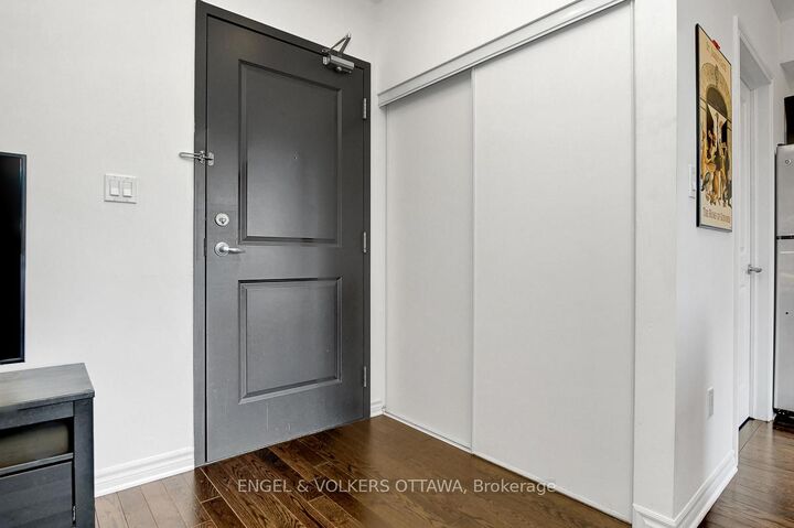 Property Photo:  429 Kent Street 428  ON K2P 1B5 