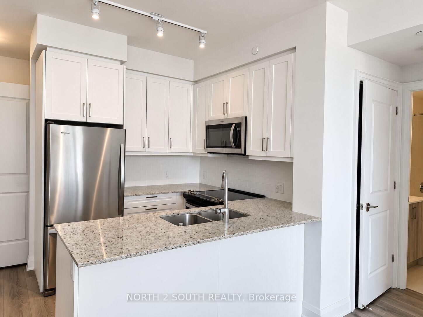 Property Photo:  10 Gatineau Drive 601  ON L4J 0L2 