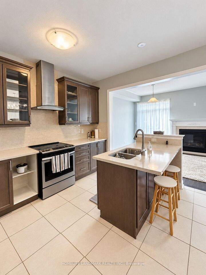 Property Photo:  91 Huguenot Road  ON L6H 0M3 