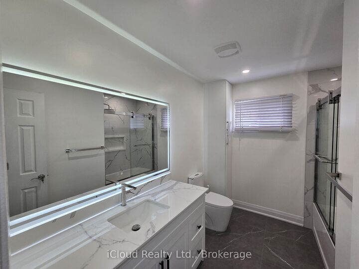Property Photo:  2636 Crystalburn Avenue Upper  ON L5B 2N8 