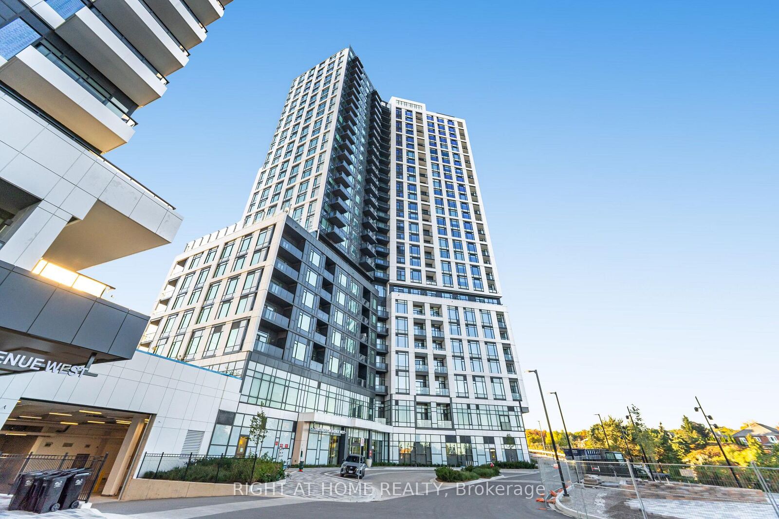Property Photo:  2495 Eglinton Avenue W 2203  ON L5M 2T2 