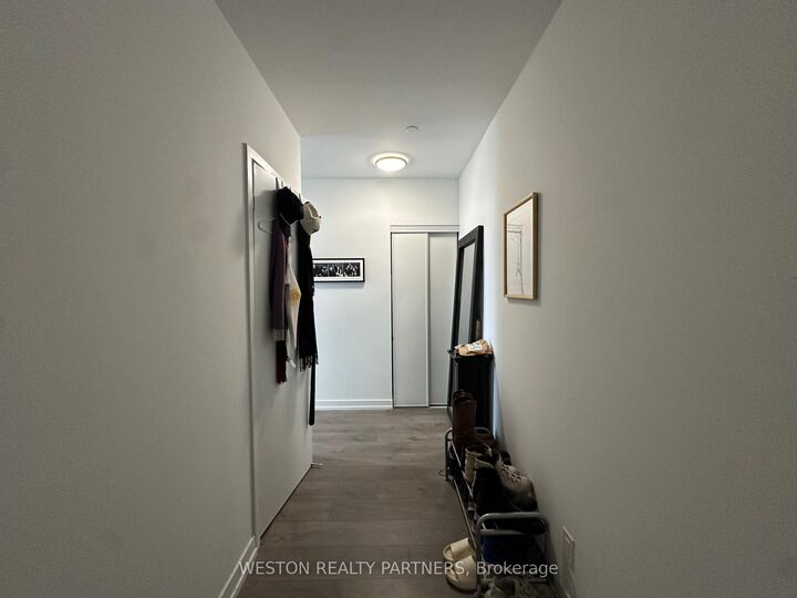 Property Photo:  270 Dufferin Street 523  ON M6K 1Z6 