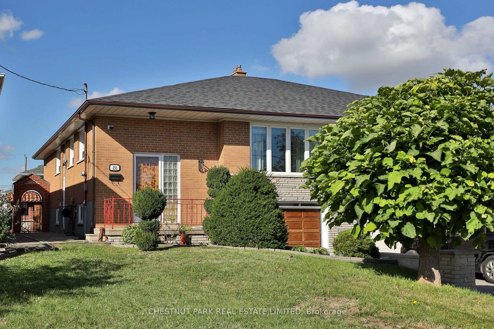Property Photo:  28 Charrington Crescent  ON M3L 2C4 