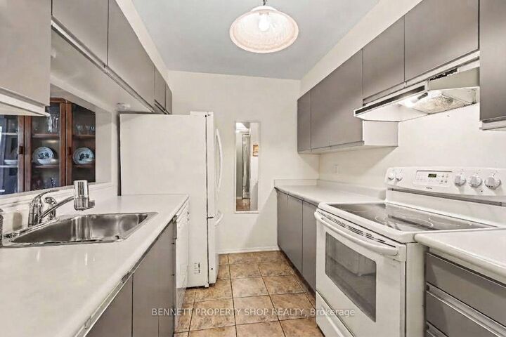 Property Photo: 280 Brittany Drive 106 ON K1K 4M4