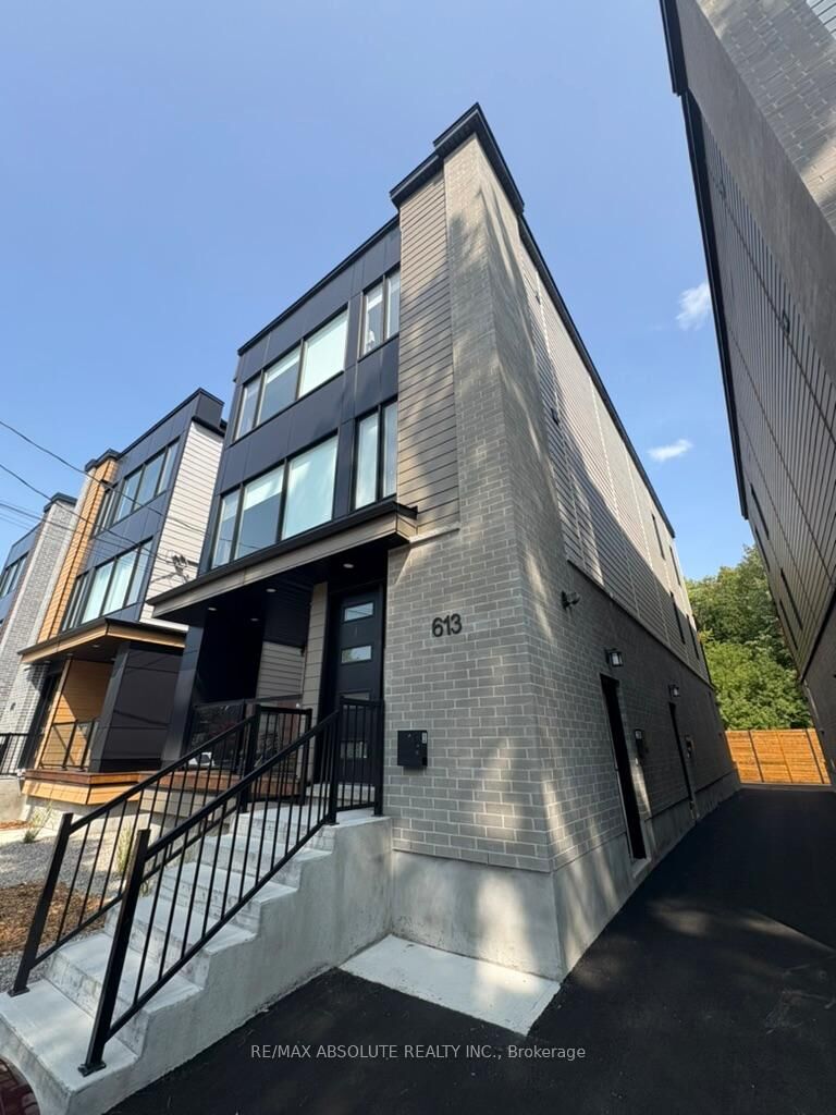 Property Photo:  613 Parkview Road 4  ON K1Z 6E6 