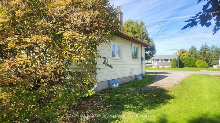 Property Photo:  266 Division Street  ON K7S 3C9 