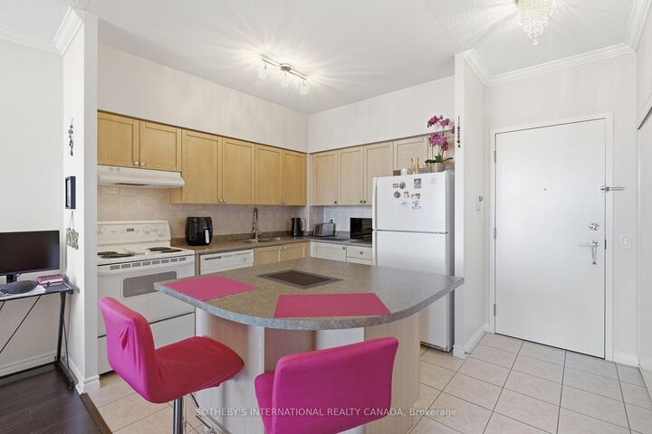 Property Photo:  55 Strathaven Drive 2112  ON L5R 4G9 
