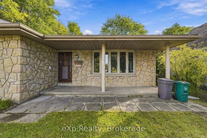 Property Photo:  501 Sidney Street  ON K8P 4A3 