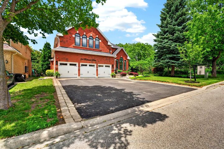 Photo de la propriété: 94 Roberson Drive ON L1T 3Z6