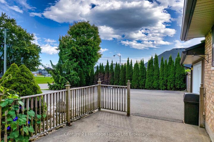 Property Photo:  28 Peggy Avenue  ON N0J 1N0 
