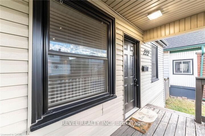 Property Photo:  222 Kensington Avenue N  ON L8L 7N7 