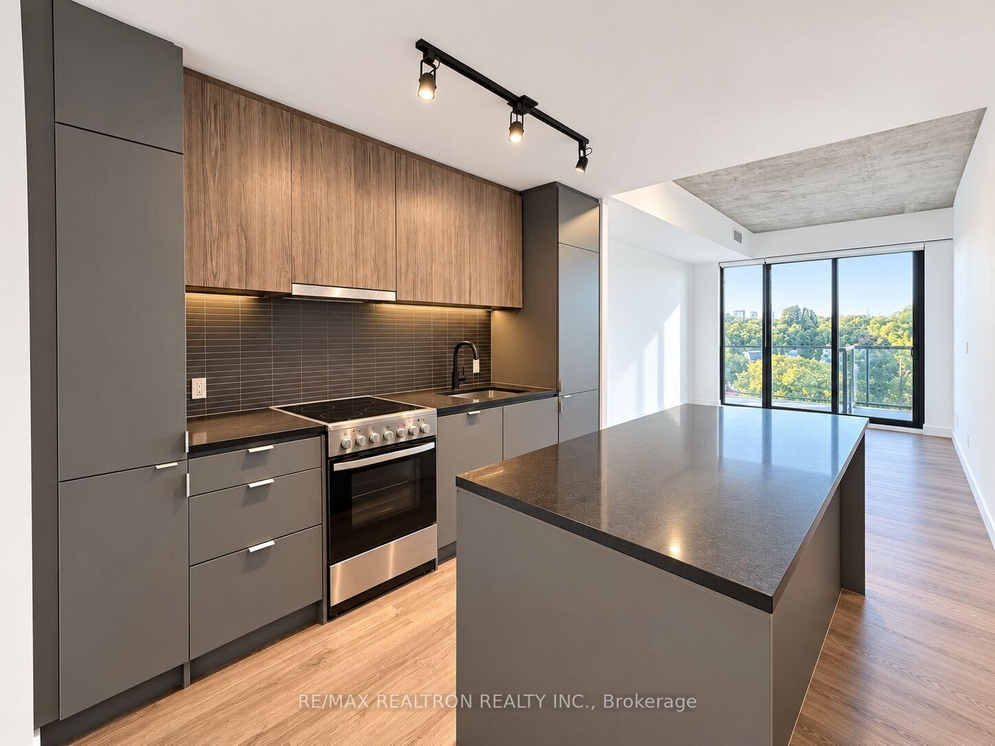 Property Photo:  7 Smith Crescent 608  ON M8Z 0G3 