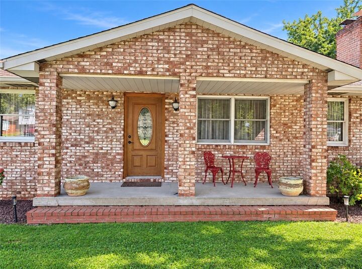 Property Photo: 2924 Glenda Dr PA 16101